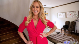 Super sex blonde milf pornstar welcome us to her home